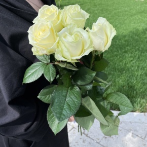 Букет из 5 белых роз (70 см) в Видном