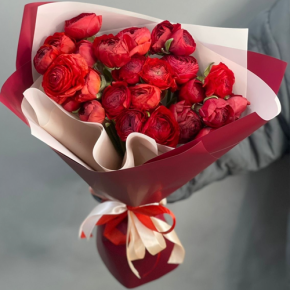 Букет из 21 красного ранункулюса в Видном