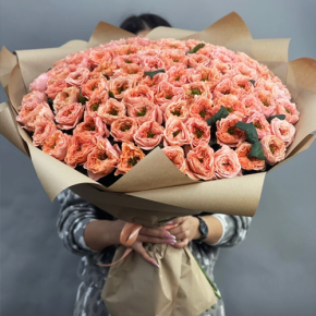 Букет "Персик" из 101 махровой розы Риджентс парк (60 см) в Видном