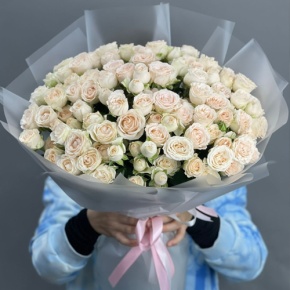 Букет из 35 кремовых кустовых роз (50 см) в Видном