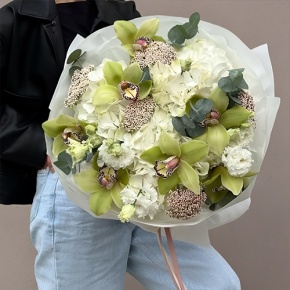 Букет "Эдем" из гортензии, орхидей, эустом, эвкалипта и озатамнуса в Видном