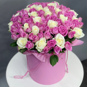 Композиция в шляпной коробке из 151 розы кения микс в Видном