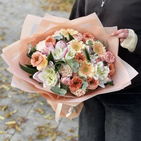 Букет "Лиссабон" из пионовидных роз, поновидных лилий и гербер  в Видном