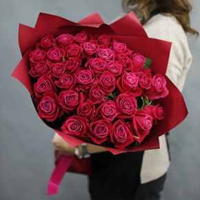 Букет из 35 малиновых роз Шангрила (50 см) в Видном