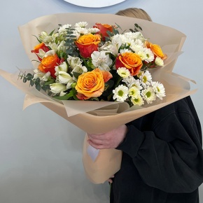 Букет "Апельсин" из роз и хризантем сантини в Видном