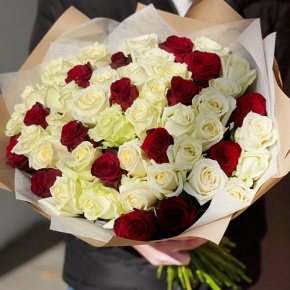 Букет 51 белая и красная роза (50 см) в Видном