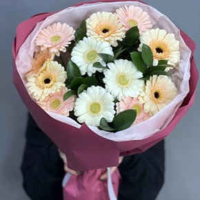 Букет из 13 белых гербер микс в Видном