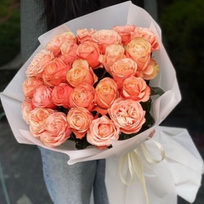 Букет из 23 пионовидных роз Эквадор сорта Кахала (60см) в Видном