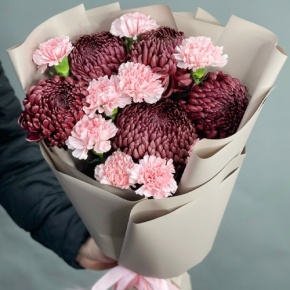 Букет из хризантем Бигоуди и розовых диантусов в Видном