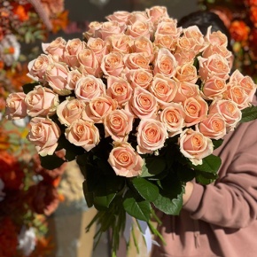 Букет из 51 персиковой розы (60 см) в Видном