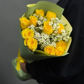 Букет "Нотка счастья" из лимонных роз и хамелациума (40 см) в Видном