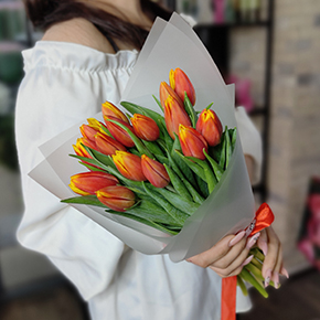 Букет из 15 огненных тюльпанов в Видном