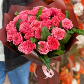 Букет из 25 махровых пионовидных роз Риджентс парк  (60 см) в Видном