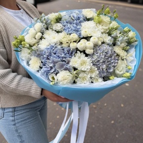 Букет "Голубые облака" из хризантемы, диантусов, Голландской гортензии, дельфиниума и эустомы в Видном