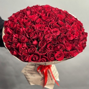 Букет 101 красная роза Кения в крафте (50 см) в Видном