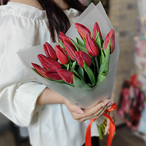 Букет из 15 красных тюльпанов в Видном