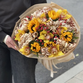 Букет "Биркин" из подсолнухов, орхидей, гиперикума, хризантем Виена в Видном
