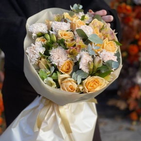 Букет "Пломбирный" из роз Аваланж, диантусов, альстромерий и эвкалипта в Видном
