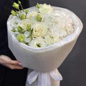 Букет "Нега" из Голландской гортензии, роз и эустом в Видном