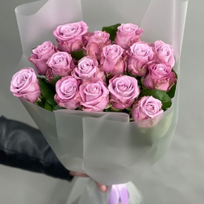 Монобукет из 15 малиновых роз Меритим (50 см) в Видном