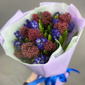 Букет "Твой яркий день" из гиацинтов и скиммии в Видном