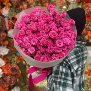 Букет из 35 малиновых кустовых пионовидных роз (60 см) в Видном
