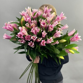 Букет из 17 розовых лилий в Видном