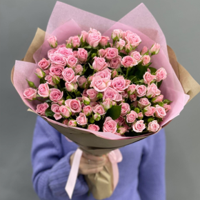 Букет  из 19 кустовых роз (60 см) в Видном