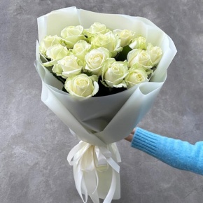 Букет "Умка" из 15 белых роз (50 см) в Видном