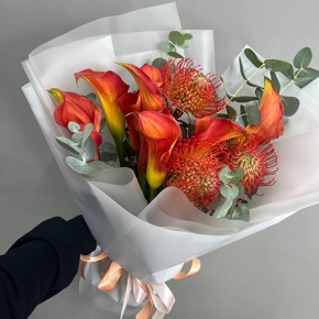 Букет "Империал" из калл, лейко и эвкалипта в Видном