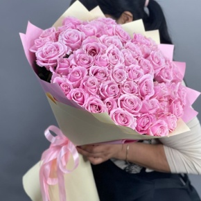Букет из 51 пастельной розы Аваланж (60 см) в Видном