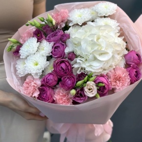 Букет "Вуаль" из хризантемы, кустовых пионовидных роз Мисти Баблз, диантусов, Голландской гортензии и эустом в Видном