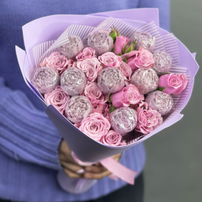 Букет из шоколадных пионов и кустовых роз в Видном