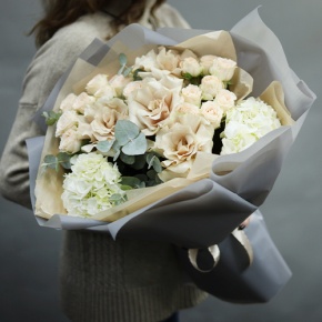 Букет "Вайб" из роз Эквадор Квиксенд, гортензии и кустовых роз в Видном