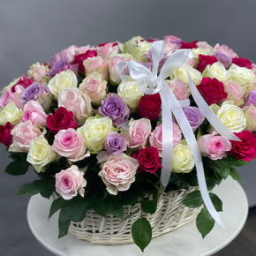 Композиция в корзине из 101 розы микс в Видном