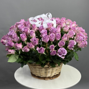 Композиция в корзине из 131 кенийской розы (40 см) в Видном