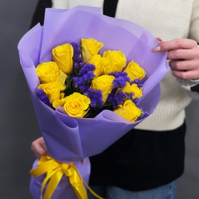 Букет "Лейкерс" из лимонных роз и статицы в Видном