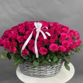 Композиция в корзине из 101 малиновой розы (40 см) в Видном