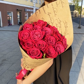 Букет из 15 роз Шангрила в крафте (60 см) в Видном