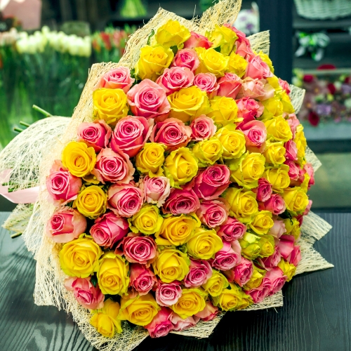 Букет из 101 розовой и лимонной розы (50 см) в Видном
