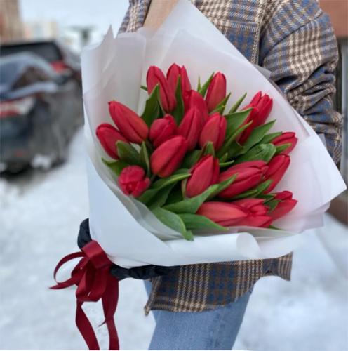 Букет красных тюльпанов в Видном