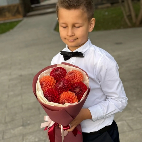 Букет из 7 сезонных георгин в Видном