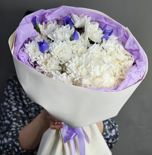 Букет "Грация" из ирисов, гортензии и кустовых хризантем в Видном