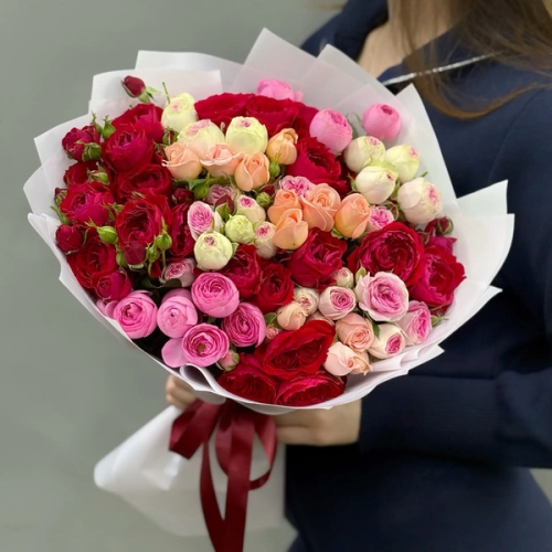 Букет из 15 разноцветных веток кустовых роз в Видном