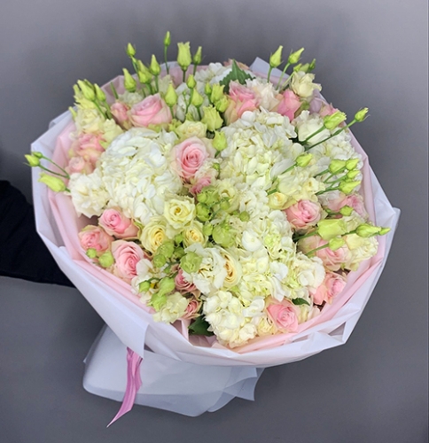Букет "София" из гортензий, эустом и роз в Видном