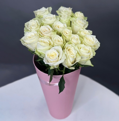19 белых роз Кения в конусе в Видном